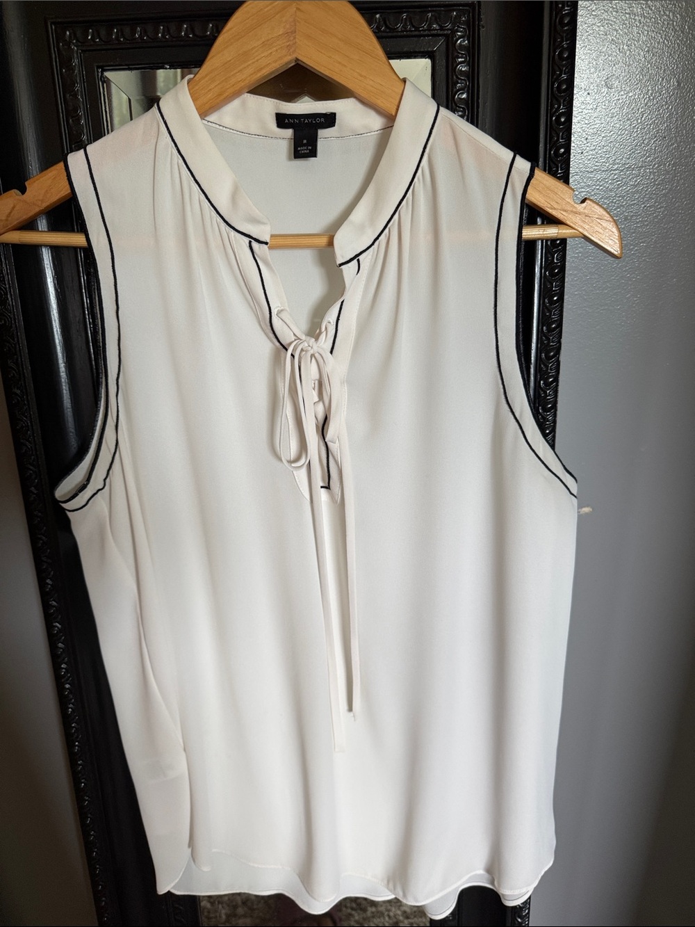 Ann Taylor Cream Sleeveless Blouse with Black Piping